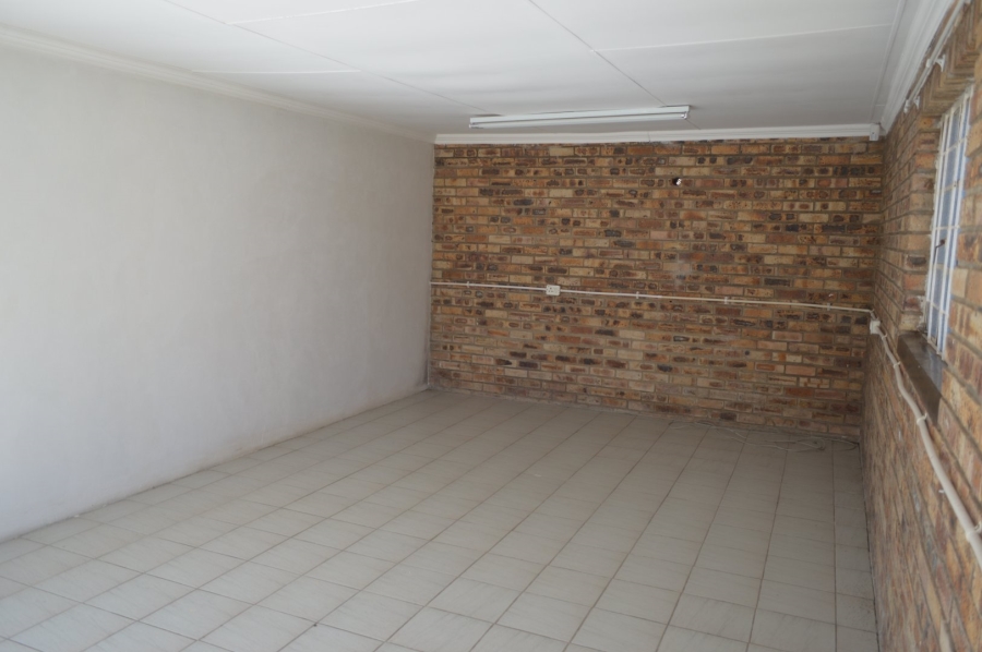 5 Bedroom Property for Sale in Flamwood North West